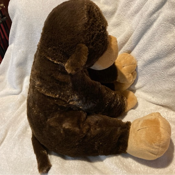 Toys R Us 2013 soft Brown 16" large Monkey / chimp plush Stuffed Animal Tan face - Picture 6 of 8